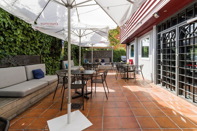 Imagen de los exteriores del Hotel Ibis Madrid Fuenlabrada. Foto 19