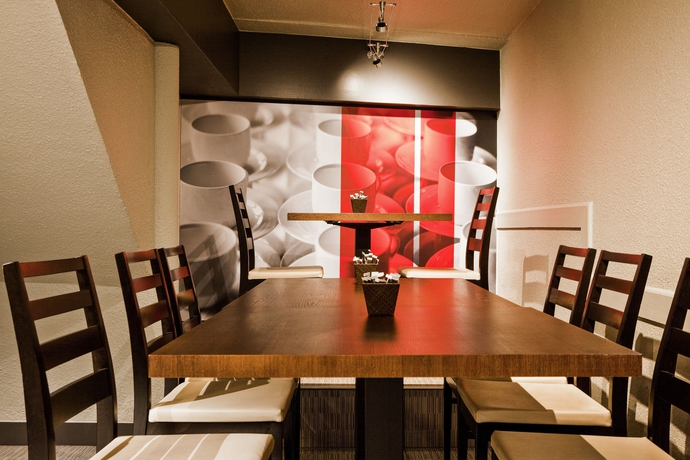 Imagen del bar/restaurante del Hotel Ibis Maine Montparnasse. Foto 5