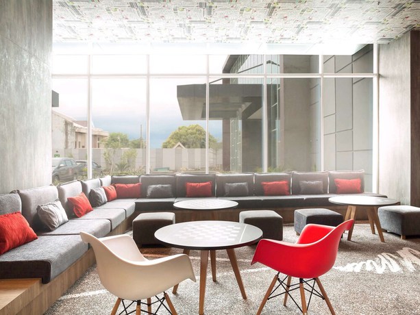Imagen del bar/restaurante del Hotel Ibis Makassar City Center. Foto 4