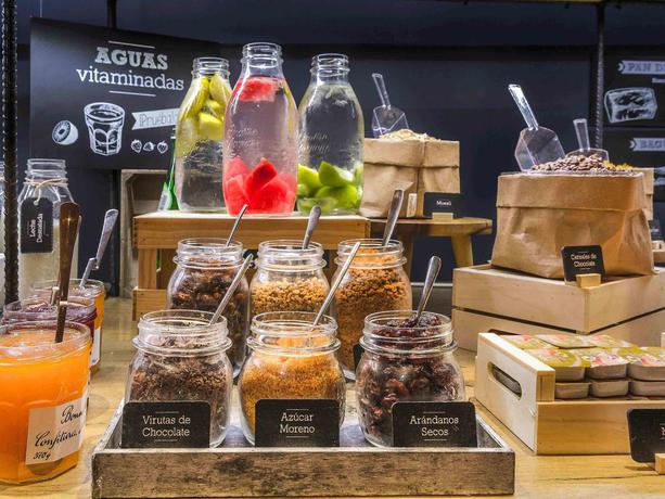 Imagen del bar/restaurante del Hotel Ibis Malaga Centro Ciudad. Foto 2