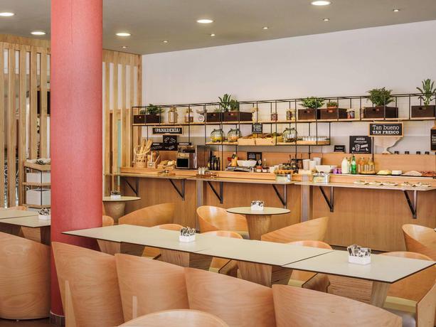 Imagen del bar/restaurante del Hotel Ibis Malaga Centro Ciudad. Foto 3