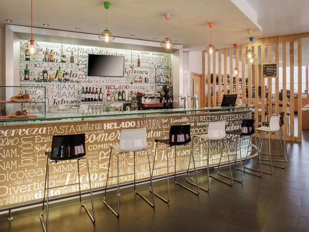 Imagen del bar/restaurante del Hotel Ibis Malaga Centro Ciudad. Foto 5