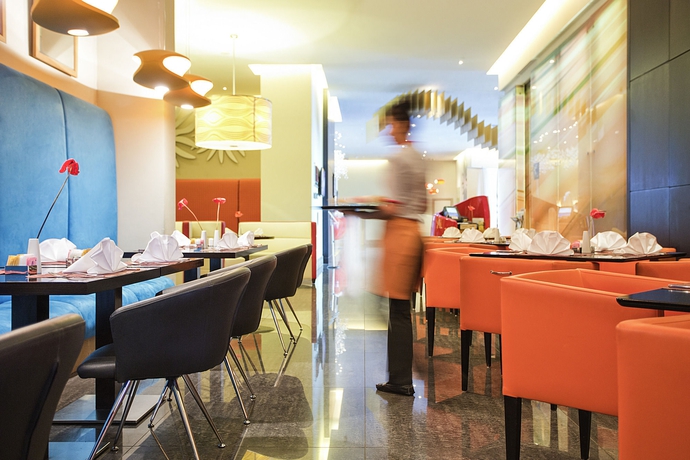 Imagen del bar/restaurante del Hotel Ibis Mall Avenue Dubai. Foto 8