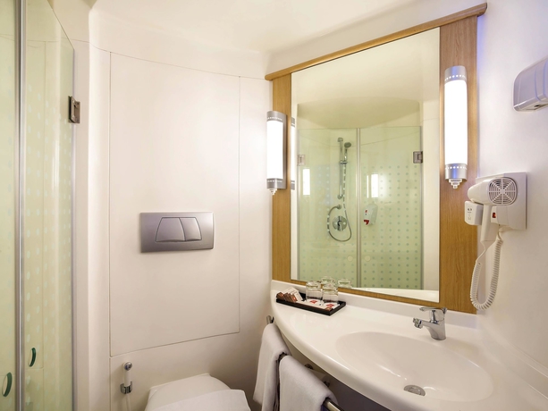 Imagen de la habitación del Hotel Ibis Manado City Center Boulevard. Foto 11