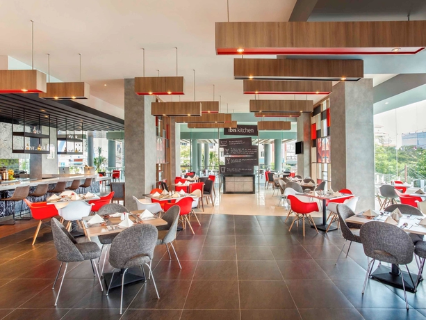 Imagen del bar/restaurante del Hotel Ibis Manado City Center Boulevard. Foto 6