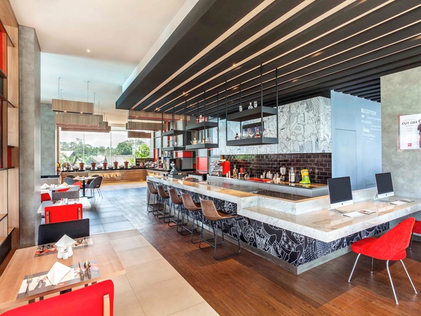 Imagen del bar/restaurante del Hotel Ibis Manado City Center Boulevard. Foto 7