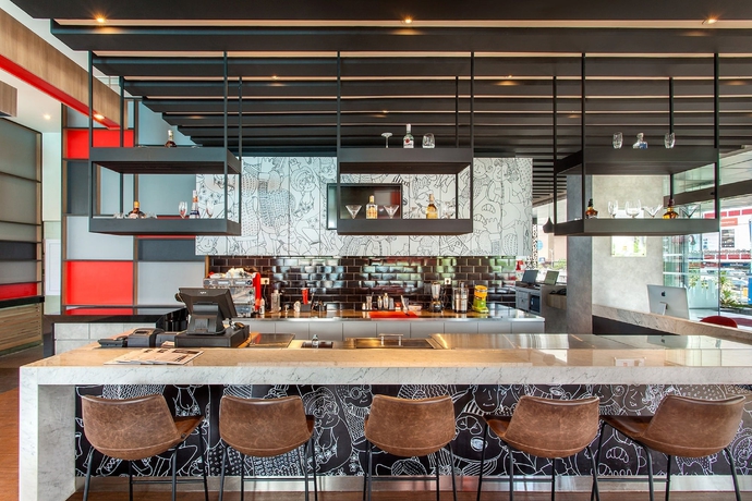 Imagen del bar/restaurante del Hotel Ibis Manado City Center Boulevard. Foto 9