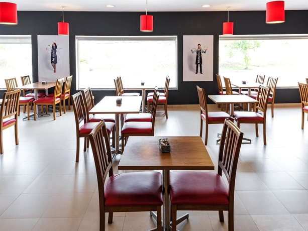 Imagen del bar/restaurante del Hotel Ibis Manaus Distrito Industrial. Foto 6