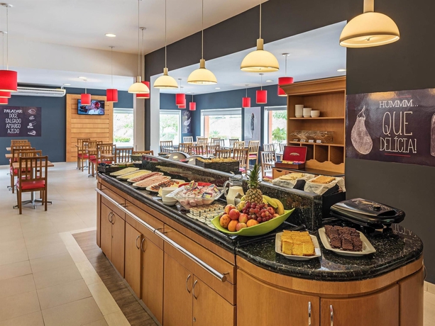 Imagen del bar/restaurante del Hotel Ibis Manaus Distrito Industrial. Foto 8