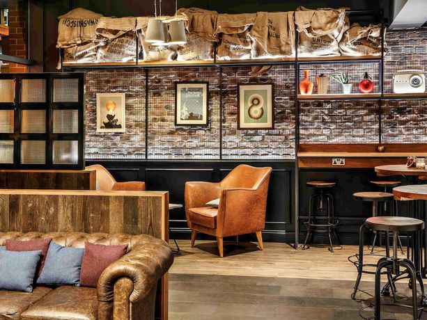 Imagen del bar/restaurante del Hotel Ibis Manchester Centre 96 Portland Street. Foto 2