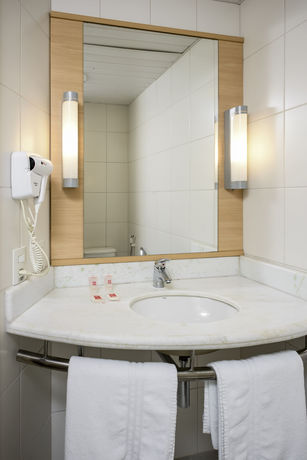 Imagen del bar/restaurante del Hotel Ibis Manosque Cadarache. Foto 3