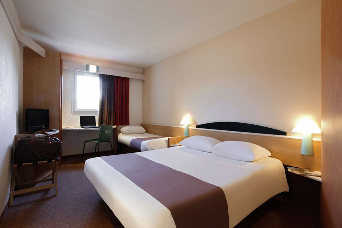 Imagen de la habitación del Hotel Ibis Manosque Cadarache. Foto 10