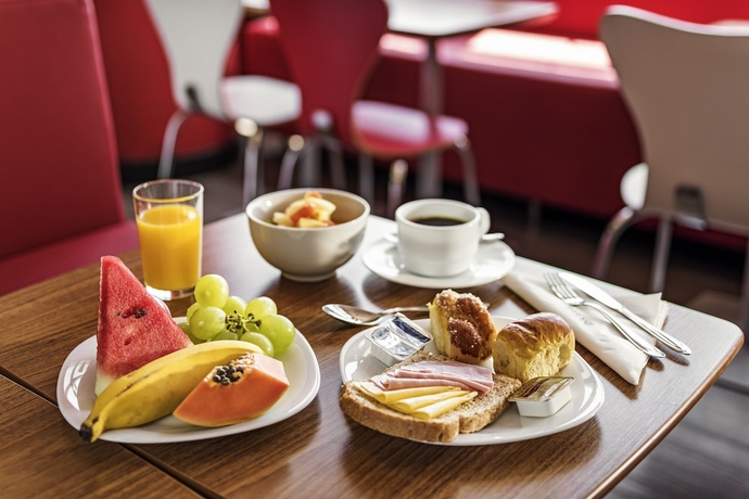 Imagen del bar/restaurante del Hotel Ibis Marilia. Foto 3