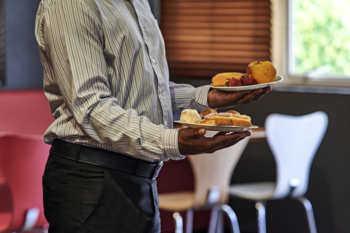 Imagen del bar/restaurante del Hotel Ibis Marilia. Foto 4