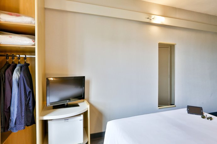 Imagen de la habitación del Hotel Ibis Maringa. Foto 12