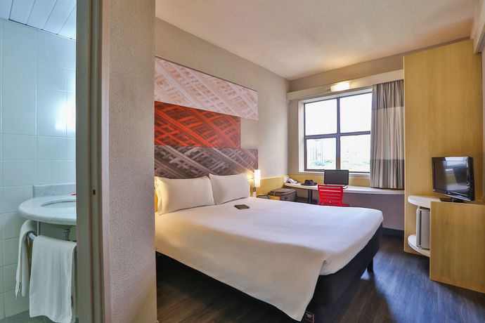 Imagen de la habitación del Hotel Ibis Maringa. Foto 15