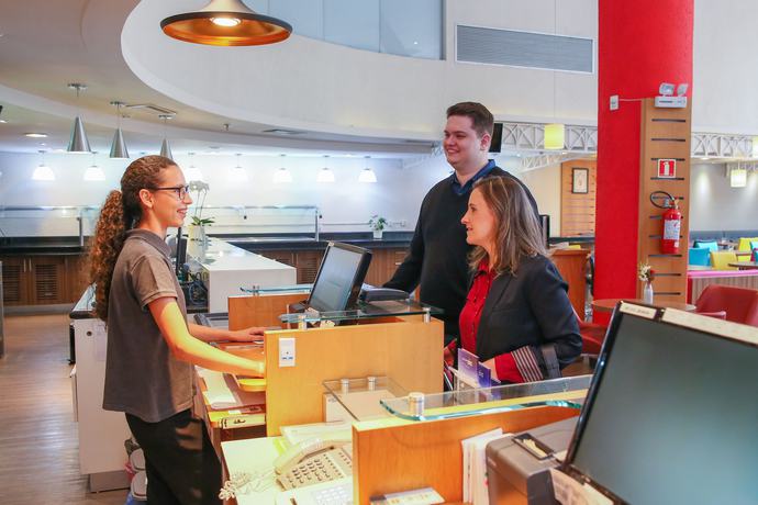 Imagen de los interiores del Hotel Ibis Maringa. Foto 18