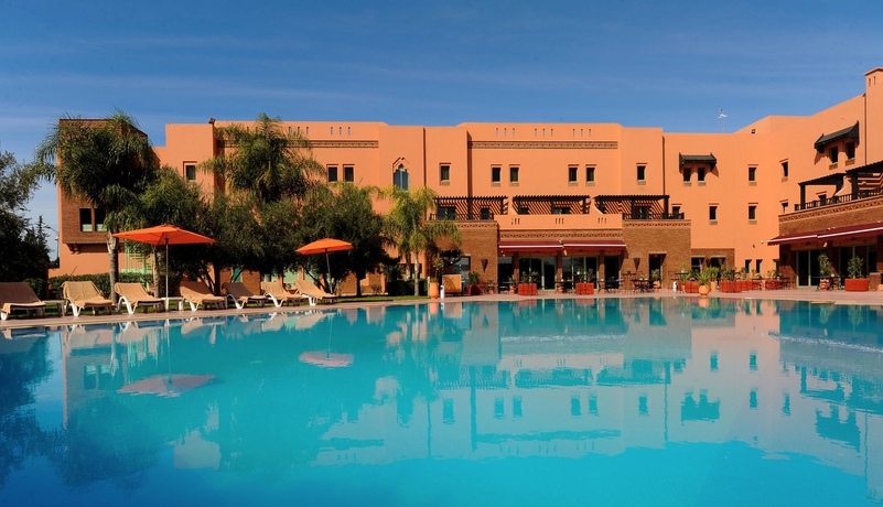 Imagen de la piscina del Hotel Ibis Marrakech Palmeraie. Foto 16