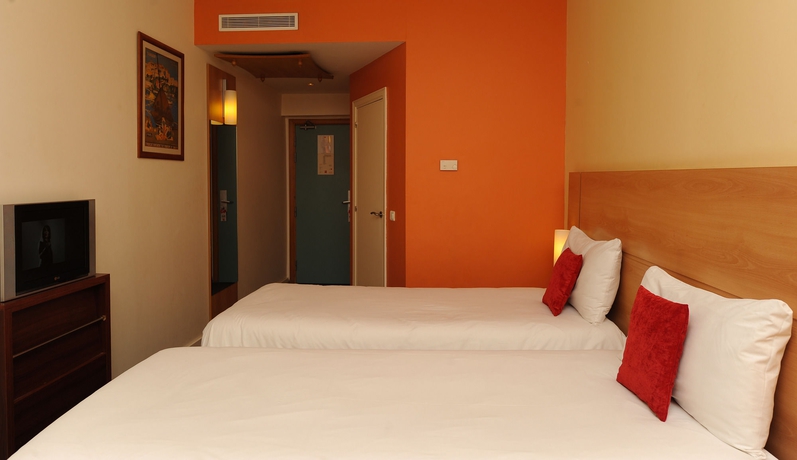 Imagen de la habitación del Hotel Ibis Marrakech Palmeraie. Foto 9