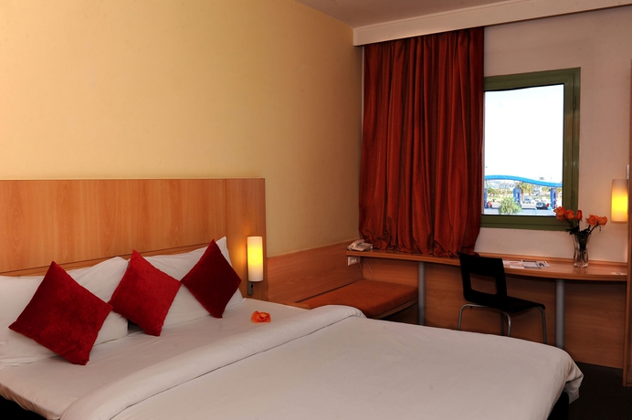 Imagen de la habitación del Hotel Ibis Marrakech Palmeraie. Foto 10