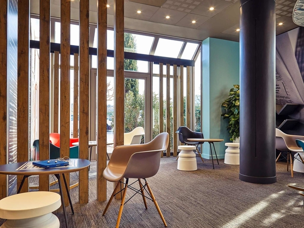 Imagen del bar/restaurante del Hotel Ibis Marseille Provence Aéroport. Foto 4