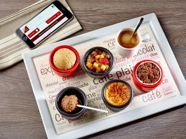 Imagen del bar/restaurante del Hotel Ibis Marseille Provence Aéroport. Foto 6