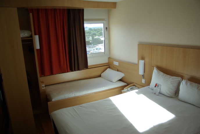 Imagen de la habitación del Hotel Ibis Marseille Provence Aéroport. Foto 11