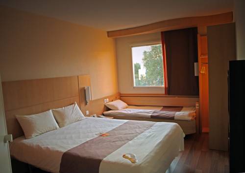 Imagen de la habitación del Hotel Ibis Martigues. Foto 7