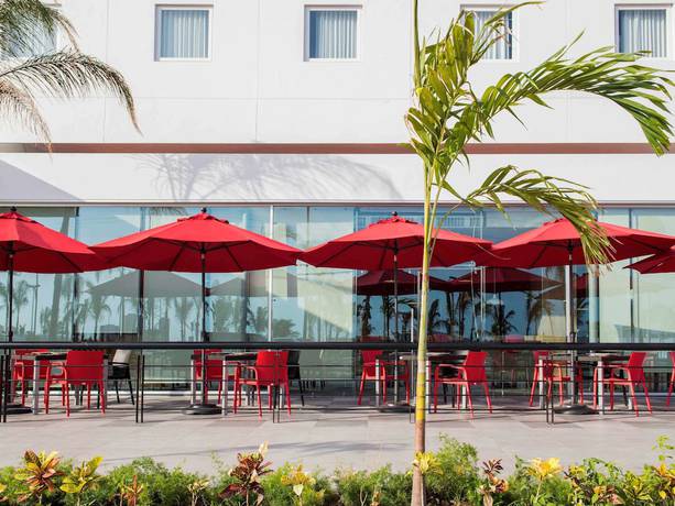 Imagen de los exteriores del Hotel Ibis Mazatlán Marina. Foto 16