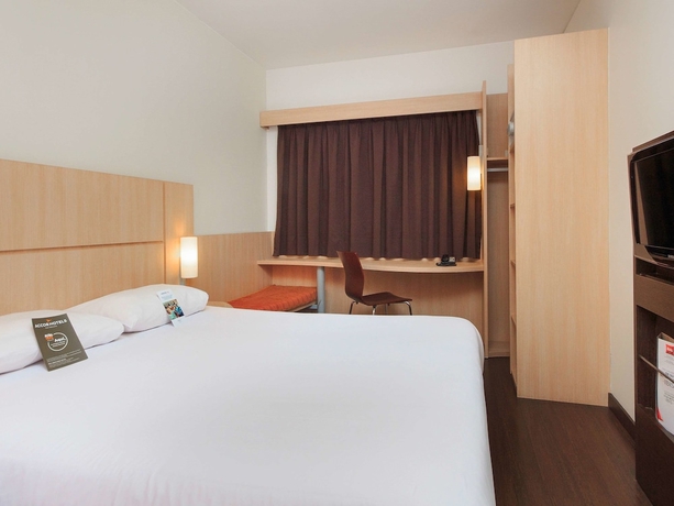 Imagen de la habitación del Hotel Ibis Medellin. Foto 11