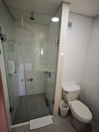 Imagen de la habitación del Hotel Ibis Medellin. Foto 13