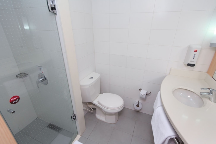 Imagen de la habitación del Hotel Ibis Medellin. Foto 16