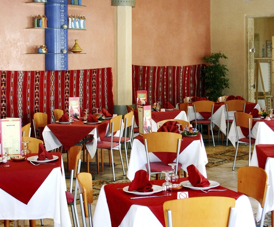 Imagen del bar/restaurante del Hotel Ibis Meknes. Foto 3