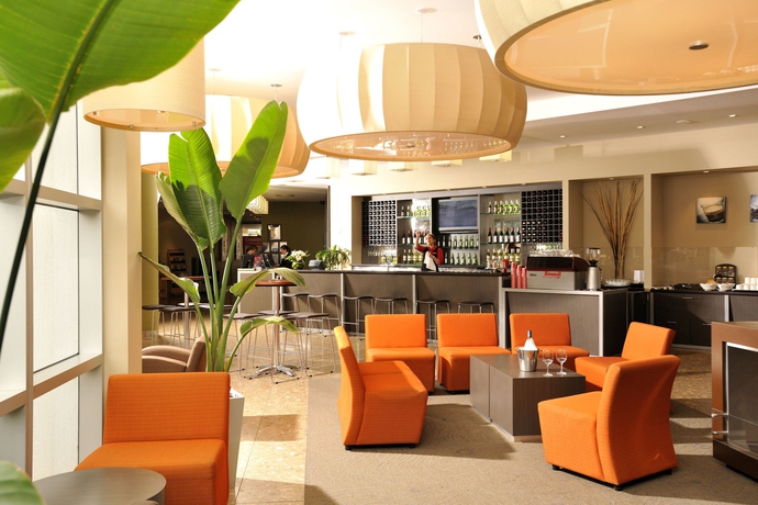 Imagen del bar/restaurante del Hotel Ibis Melbourne Glen Waverley. Foto 6