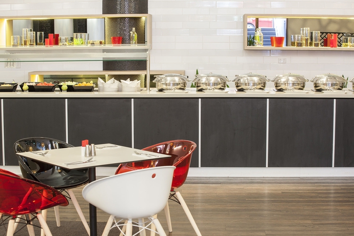 Imagen del bar/restaurante del Hotel Ibis Melbourne and Apartments. Foto 6