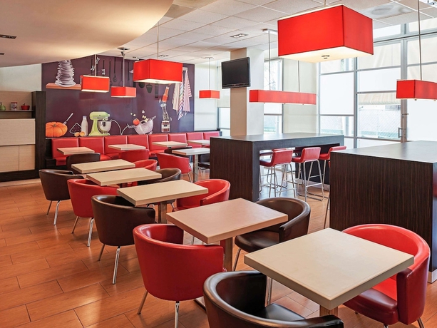 Imagen del bar/restaurante del Hotel Ibis Merida. Foto 6