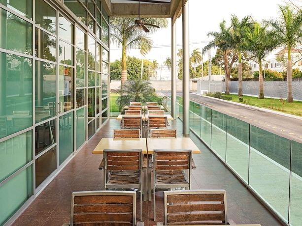 Imagen de los exteriores del Hotel Ibis Merida. Foto 16