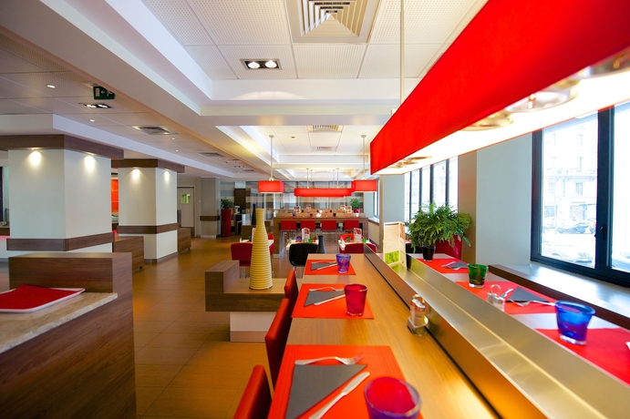 Imagen del bar/restaurante del Hotel Ibis Milano Centro. Foto 2