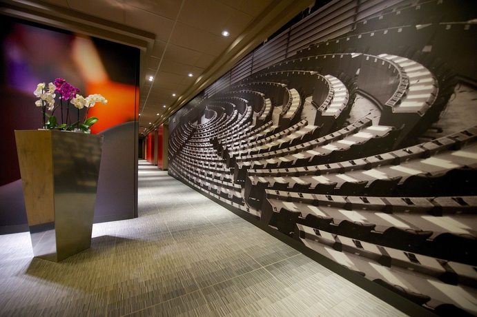 Imagen de los interiores del Hotel Ibis Milano Centro. Foto 15