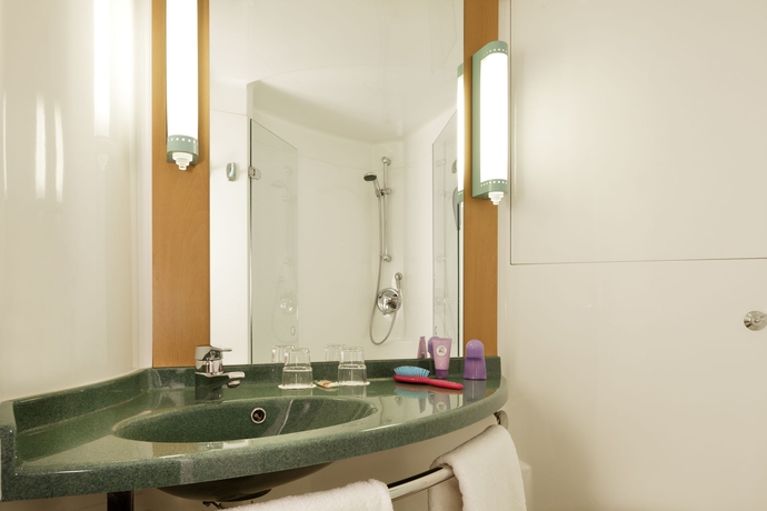 Imagen de la habitación del Hotel Ibis Milano Centro. Foto 13