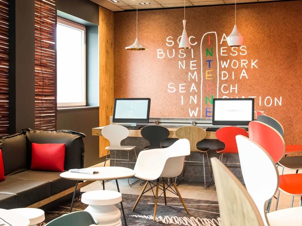 Imagen del bar/restaurante del Hotel Ibis Milano Fiera. Foto 5