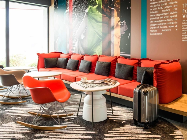 Imagen del bar/restaurante del Hotel Ibis Milano Fiera. Foto 7