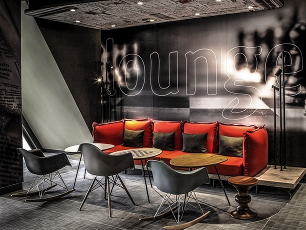 Imagen de los interiores del Hotel Ibis Milano Fiera. Foto 16