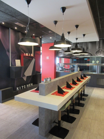 Imagen del bar/restaurante del Hotel Ibis Milano Fiera. Foto 11