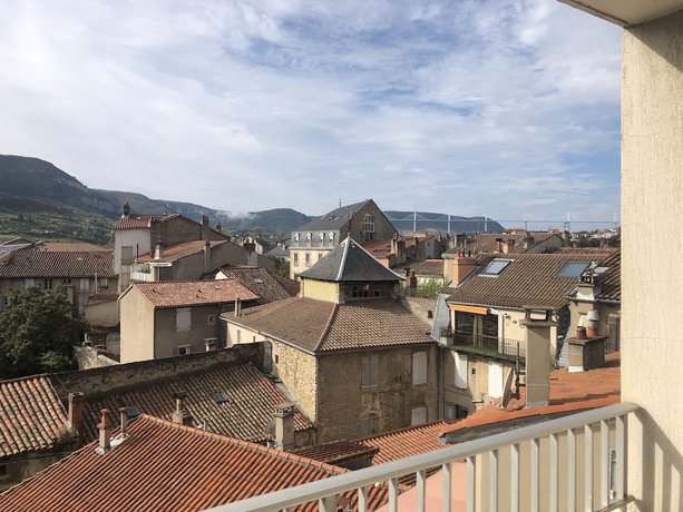 Imagen de los exteriores del Hotel Ibis Millau. Foto 9