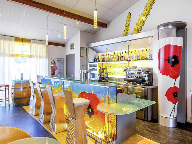 Imagen del bar/restaurante del Hotel Ibis Montauban. Foto 5