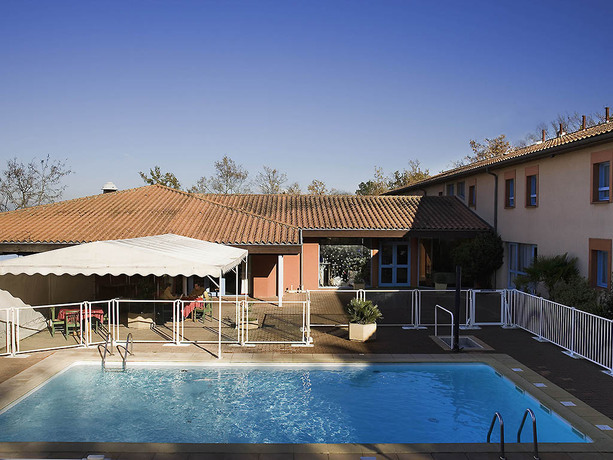 Imagen de la piscina del Hotel Ibis Montauban. Foto 11