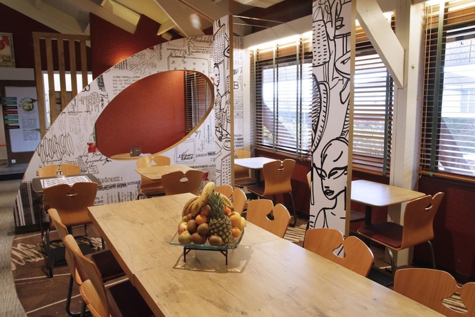 Imagen del bar/restaurante del Hotel Ibis Montbeliard. Foto 2