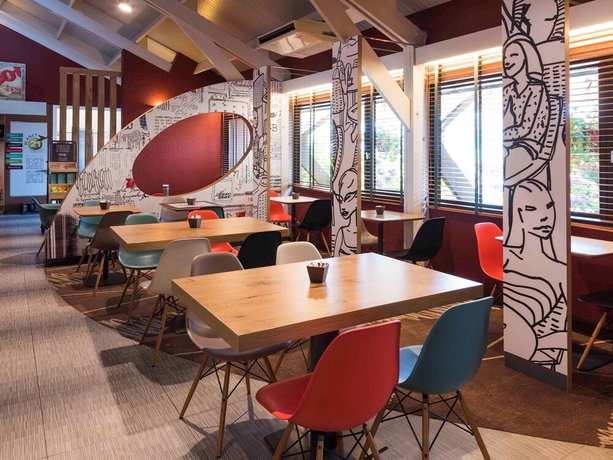 Imagen del bar/restaurante del Hotel Ibis Montbeliard. Foto 7