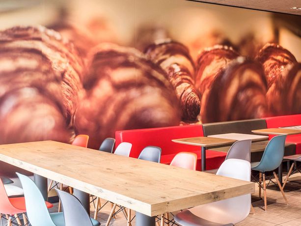 Imagen del bar/restaurante del Hotel Ibis Montceau Les Mines. Foto 6